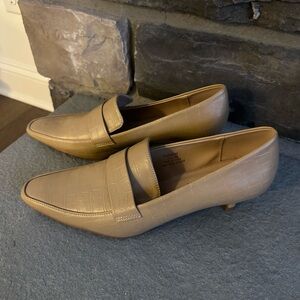 Journee Collection Tan Heels